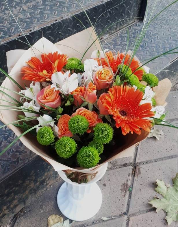 Букет цветов из: Герберы, Хризантемы, Альстромерии и Розы в Энергетик