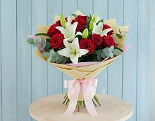 Букет цветов из:  Лилии и Розы в Энергетик