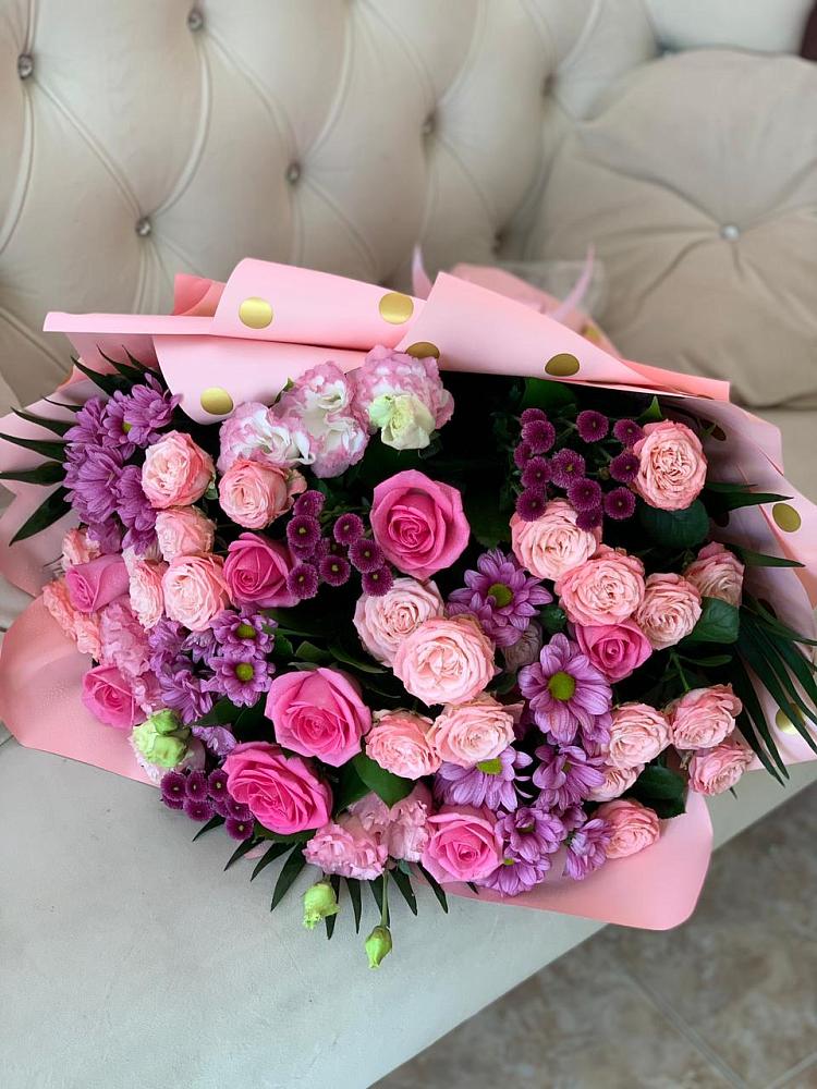 Букет цветов из: Хризантемы, Розы и Лизиантусы в Энергетик