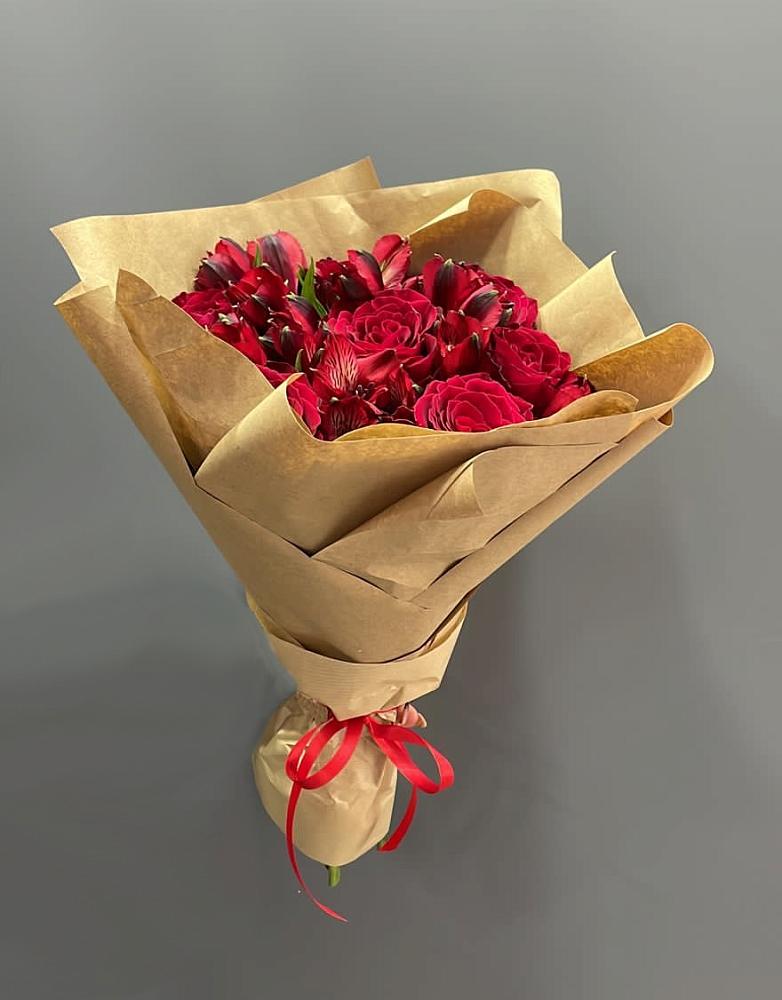 Букет цветов из: Альстромерии и Розы в Энергетик