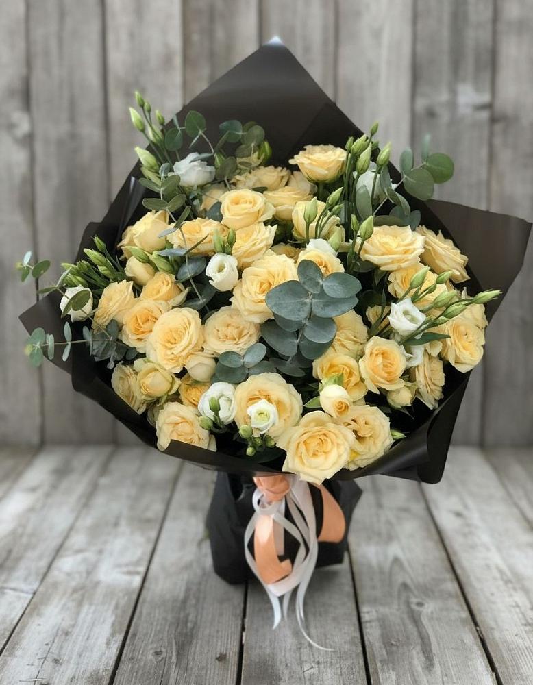 Букет цветов из: Розы и Лизиантусы в Энергетик