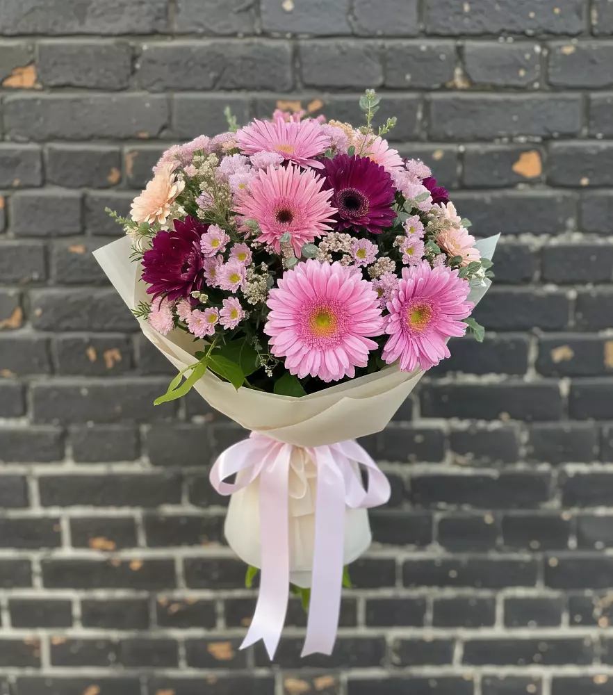 Букет цветов из: Герберы и Хризантемы в Энергетик