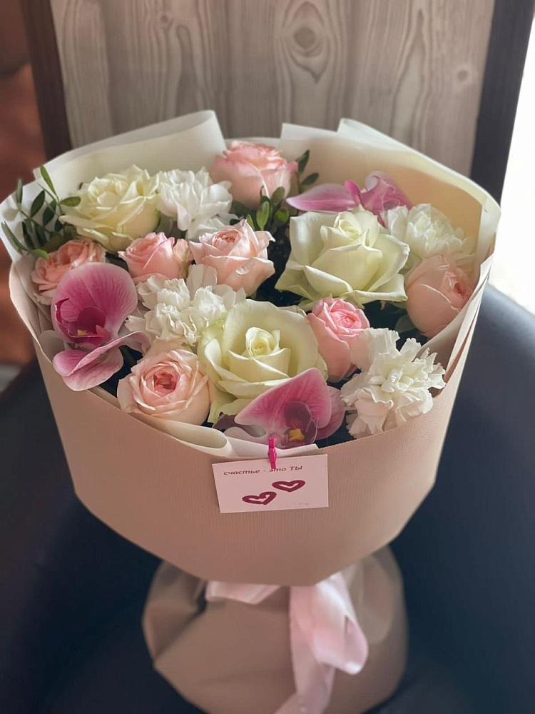 Букет цветов из: Орхидеи, Розы и Гвоздики в Энергетик