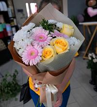 Букет цветов из:  Герберы, Розы и Хризантемы в Энергетик