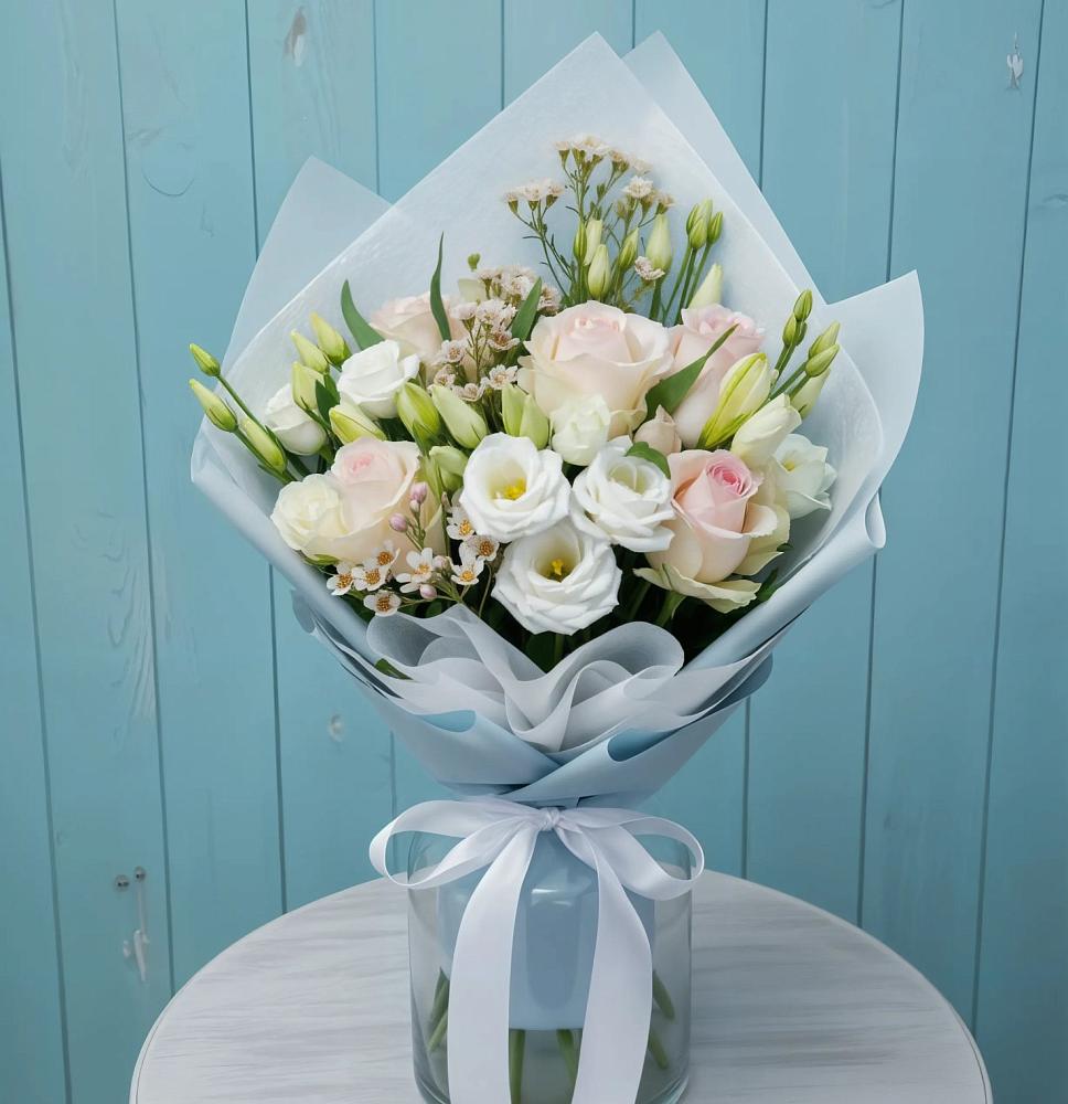 Букет цветов из: Розы и Лизиантусы в Энергетик