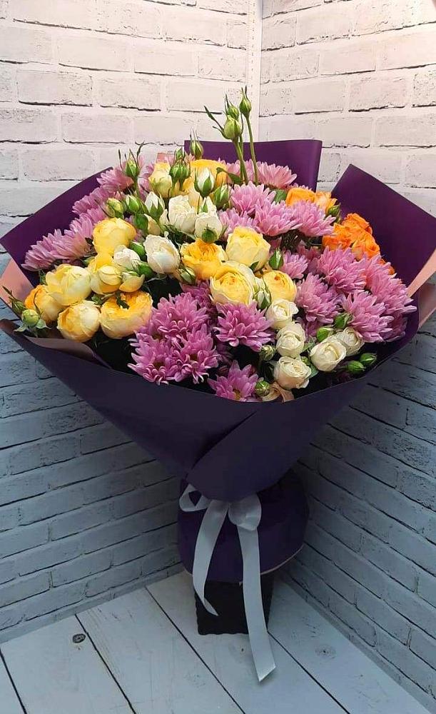 Букет цветов из: Хризантемы и Розы в Энергетик
