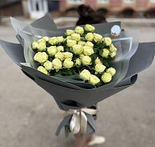 Букет Белые кустовые розы Солинеро в Энергетик