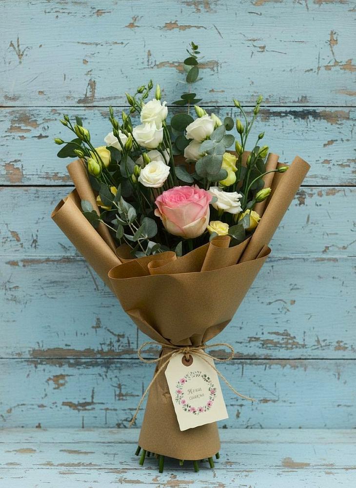 Букет цветов из: Розы и Лизиантусы в Энергетик