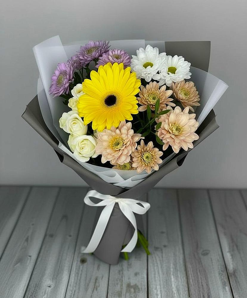 Букет цветов из: Розы, Герберы и Хризантемы в Энергетик
