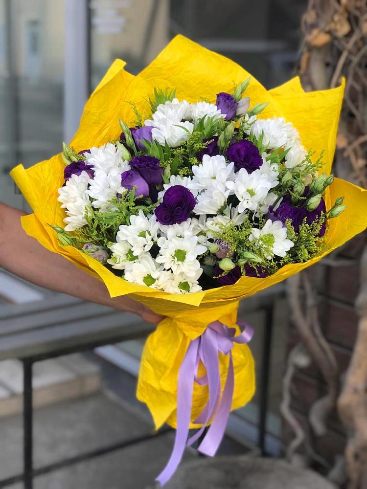 Букет цветов из: Ирисы, Хризантемы и Ромашки в Энергетик