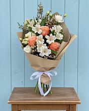 Букет цветов из:  Альстромерии, Лизиантусы, Розы и Хризантемы в Энергетик