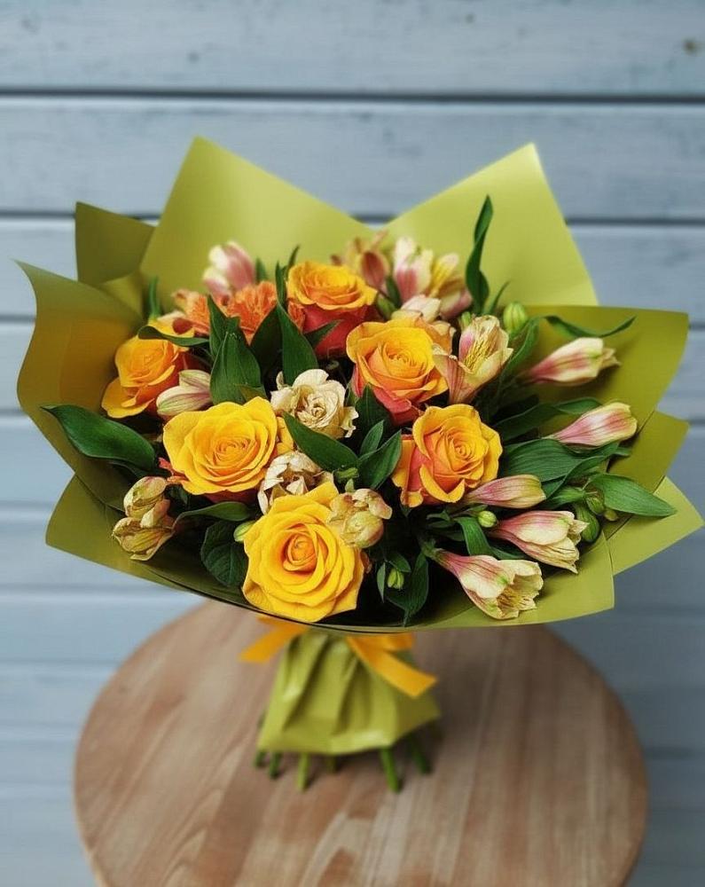Букет цветов из: Альстромерии и Розы в Энергетик