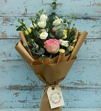 Букет цветов из:  Розы и Лизиантусы в Энергетик