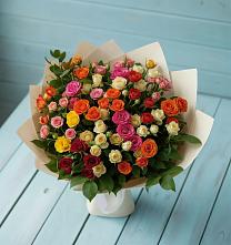 Букет Микс из разноцветных кустовых роз в Энергетик
